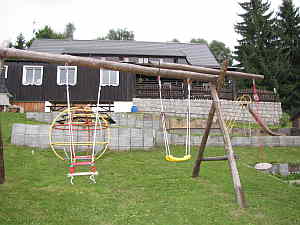 Dětské hřiště u chaty Čmejrovka